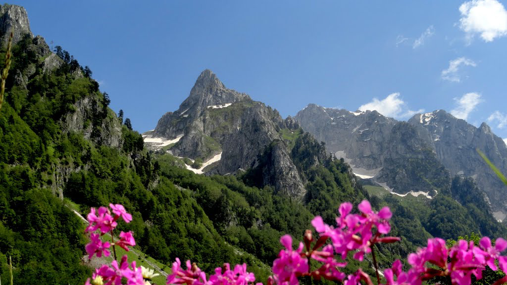 the peaks ocnjak and karanfil