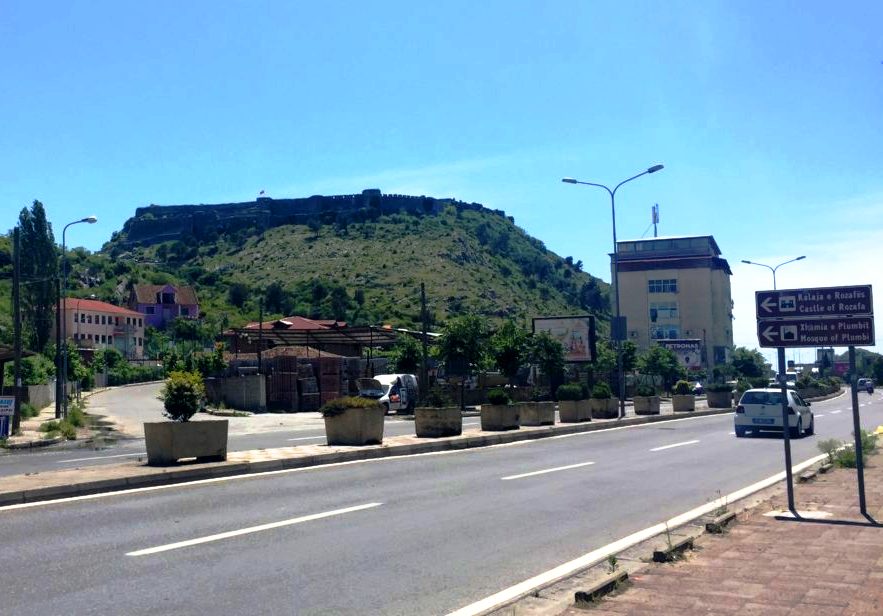 Main road to Rozafa Castle in Skadar