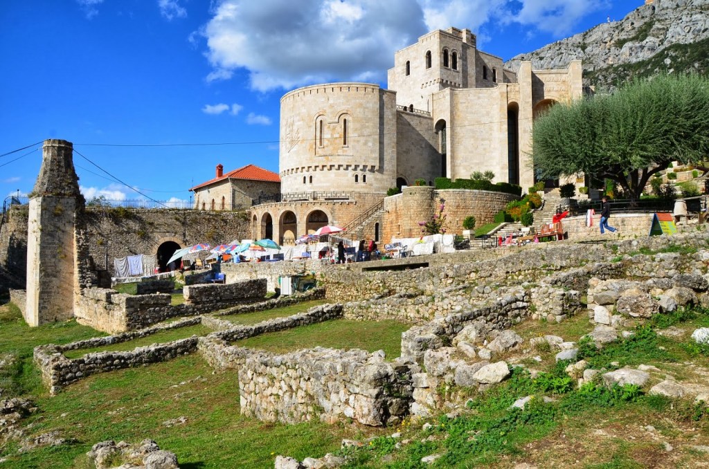 Le château de la ville de Kruja et Le musée ethnographique