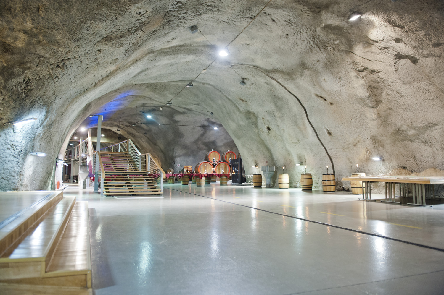 Wine cellar Sipcanik ex underground aircraft hangar