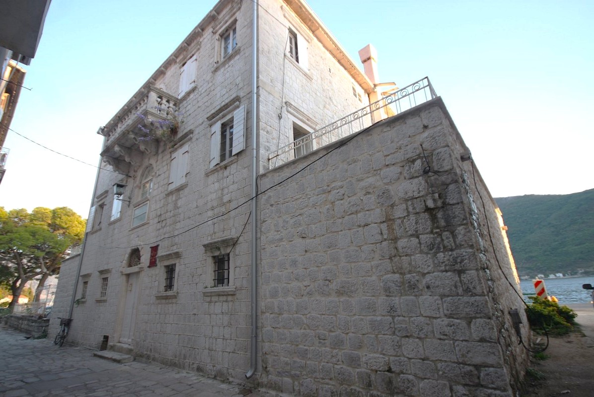 Perast, Vukasovic - Kolovic Palace