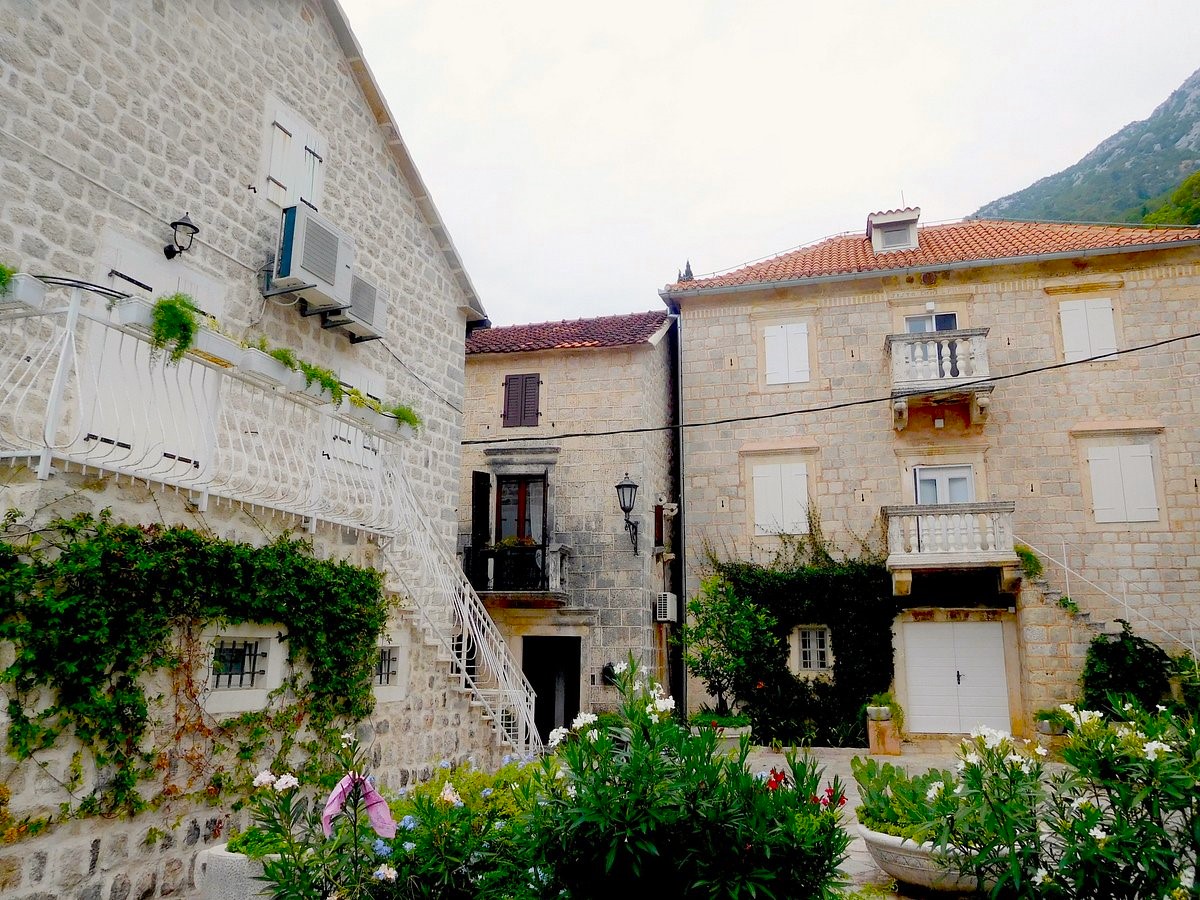 Perast - Sestokrilovic Palace