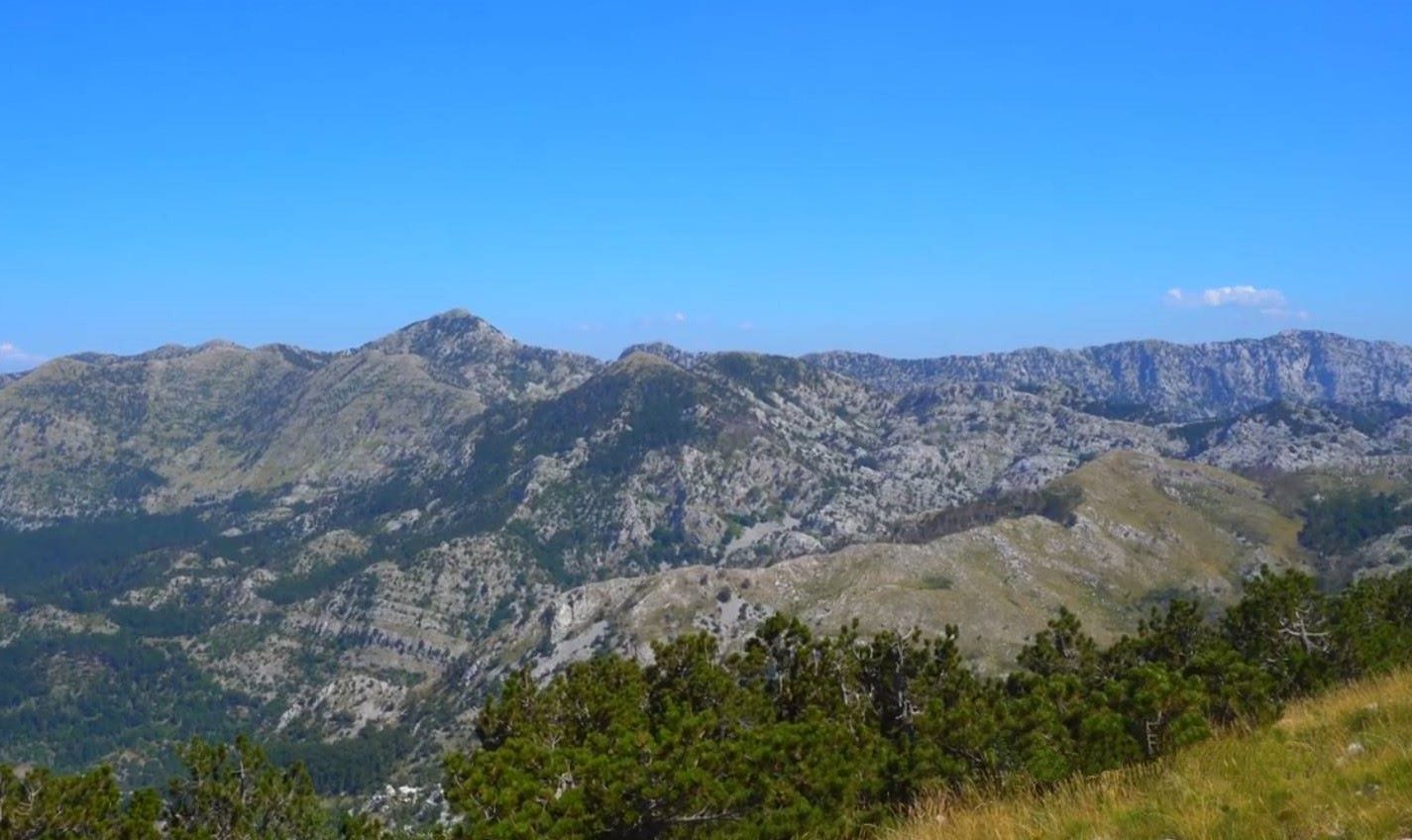 Subra view of the surrounding mountains